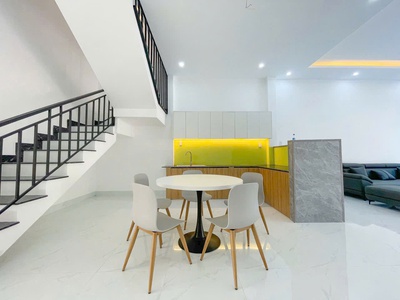 Bán gấp nhà 1 trệt 1 lầu sân xe hơi full nội thất ngay trường thcs thạnh phú, tt 600tr nhận nhà ở 1