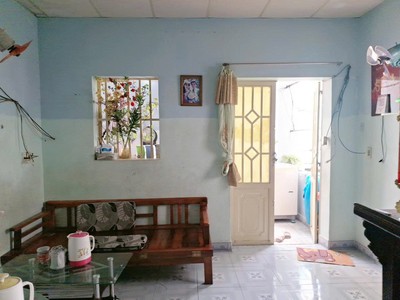 Nhà quận 7    kết cấu nhà: mt đang kinh doanh gồm trệt, lầu, st, gồm 2pn, 2wc, sân thượng, bếp, 2