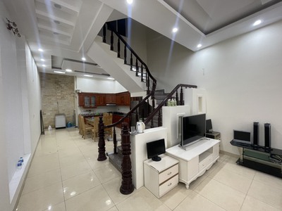 Cho thuê nhà Văn Cao 8 p.ngủ khép kín, DT: 75m2. 4