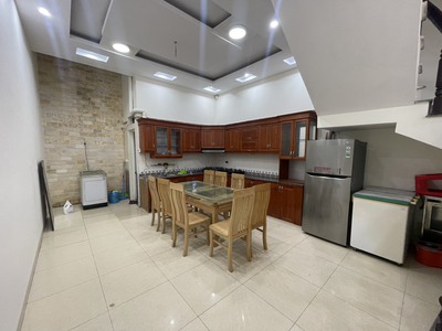 Cho thuê nhà Văn Cao 8 p.ngủ khép kín, DT: 75m2. 5