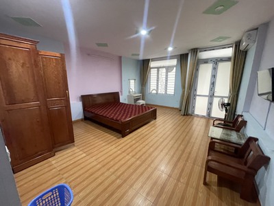 Cho thuê nhà Văn Cao 8 p.ngủ khép kín, DT: 75m2. 8