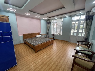 Cho thuê nhà Văn Cao 8 p.ngủ khép kín, DT: 75m2. 2