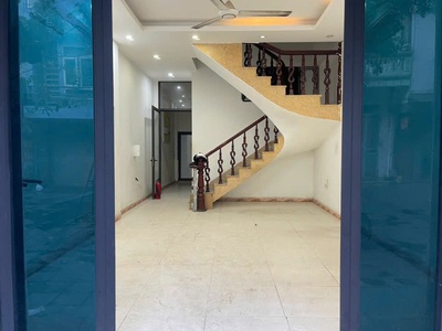 Chính chủ có nhà nguyên căn cần cho thuê tại phố trạm - long biên - hà nội 1