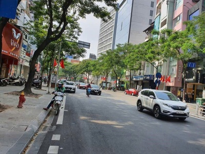 Siêu phẩm mặt phố trần hưng đạo  hoàn kiếm.  hiếm có khó tìm. diện tích: 25m  x 3 tầng - giá chỉ: 2