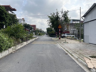 Bán gấp 90m2 lô đất đấu giá Làng Cam - Vị trí đắc địa, đường rộng, ngay chợ   nhà văn hóa 4