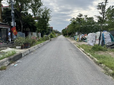 Bán gấp 90m2 lô đất đấu giá Làng Cam - Vị trí đắc địa, đường rộng, ngay chợ   nhà văn hóa 5