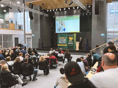 Du Học Canada 2025   Ở Lại Làm 3 Năm Cùng Chỗ Ở Miễn Phí Tại St. Clair College 2