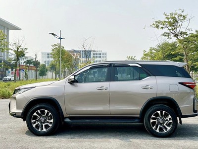 Bán xe Toyota Fortuner Legender 2.4L 4x2 AT 2025, màu đồng. 2