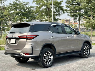 Bán xe Toyota Fortuner Legender 2.4L 4x2 AT 2025, màu đồng. 3