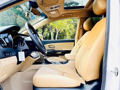 Bán xe Kia Sedona 2.2D Luxury full dầu 2021, màu trắng. 7