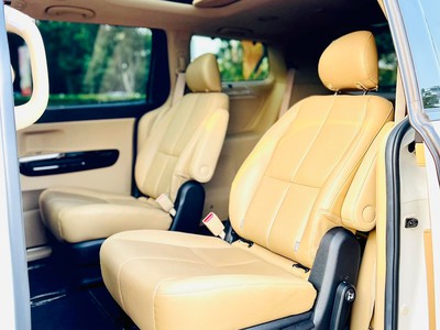 Bán xe Kia Sedona 2.2D Luxury full dầu 2021, màu trắng. 8