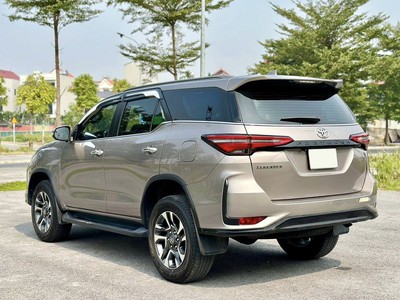Bán xe Toyota Fortuner Legender 2.4L 4x2 AT 2025, màu đồng. 6
