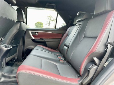 Bán xe Toyota Fortuner Legender 2.4L 4x2 AT 2025, màu đồng. 9