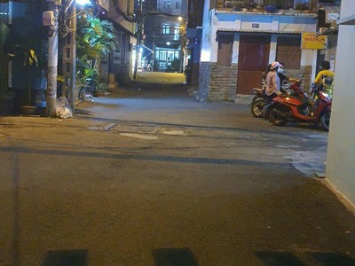 Cho thuê nhà nhỏ riêng biệt phường 13 bà hom , hẽm xe hơi tới nhà, 1