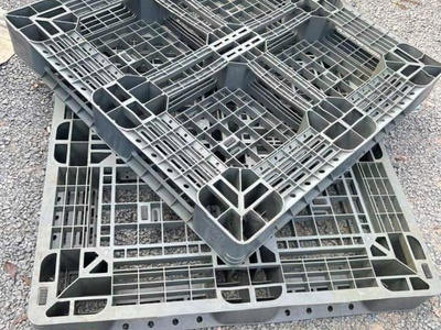 Pallet nhựa Hậu Giang, hiện đang giảm vì thanh lý 2