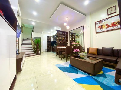 Bán nhà trung tâm thanh xuân, d.tích 40m2, 5 tầng, nhà đẹp, giá chào bán nhỉnh 9tỷ 1