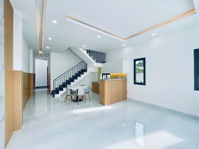 Nhà đẹp mới xây về hcm chỉ 1 tiếng chạy xe, đường thông thoáng, chỉ nhỉnh 2 tr 3