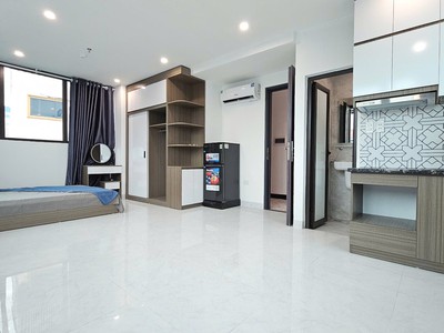 Bán nhà lô góc 6 tầng thang máy   dòng tiền 500 triệu/năm   gần phố, ô tô tránh 3