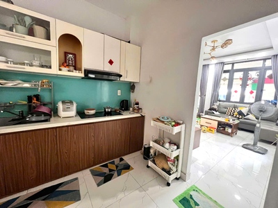 Hot  mặt tiền kinh doanh 2 tầng siêu đẹp, gần chợ thủ đức, dt 80m  - khu vực sầm uất chỉ 6.5 tỷ 1