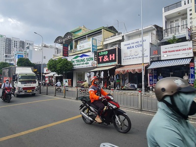 Cho thuê nhà mặt tiền hòa bình 72m , 3 lầu - ngay chợ-siêu thị 4