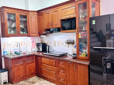 Cho thuê nhà ngõ 200 vĩnh hưng, 5 tầng x 42 m2, 3 ngủ khép kín, 12.5 triệu 2