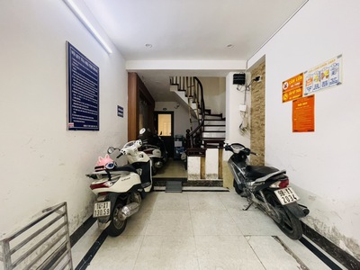 Nhà lô góc, phòng nào cũng có ánh sáng tự nhiên. nhà còn mới, đã full phòng, khách vào chỉ việc 2