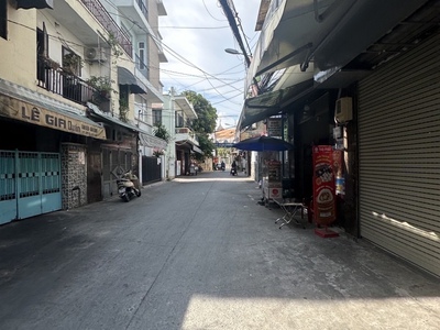 Nhà bán đường tôn thất thuyết- xe hơi tói nhà- thuận tiện đi  lại -trục đường thông với xóm chiếu, 0