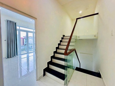 Cho thuê tx43 phường thạnh xuân quận 12  nhà 3 phòng ngủ đường thông xe hơi  1 trệt 1 lầu đường 2