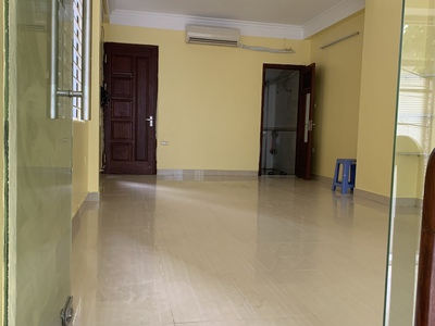 Cho thuê văn phòng tầng 1- 40 m2 tại mễ trì thượng, đường ô tô tránh 1