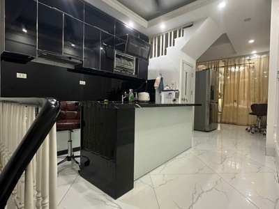 Bán nhà phố nguyến an ninh mặt ngõ rộng, ô tô vào nhà, 5 tầng, 50m2, giá tốt 1