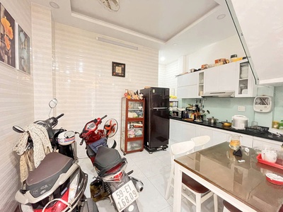 Giá mềm nhất tân bình :  p5  cách mạng tháng 8 - 7.5 tỷ -kết cấu: trệt, 2 lầu btct,  st, 4pn , 4wc 0