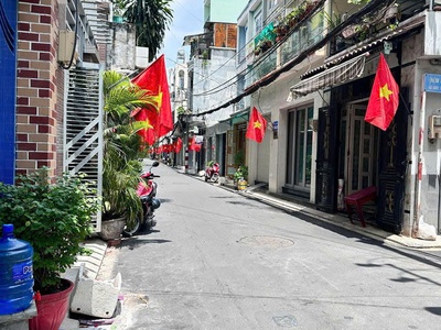 Giá mềm nhất quận tân bình :   p.9  tân trang 3.5 tỷ - nhà 3 tầng   hẻm xe hơi thông thoáng   p.9, 0