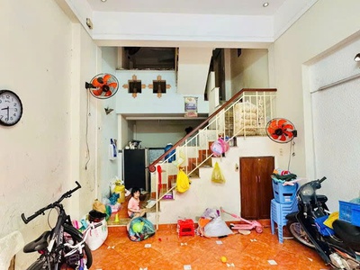 Giá mềm nhất quận phú nhuận :  p.4  lê tự tài : 7.6 tỷ -ngay ngã tư phú nhuận   hxh   4 tầng   sân 2
