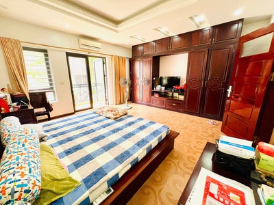 Nahf đẹp ngõ thông ô to vào nhà bồ đề 106m2,x  5 tầng, mặt tiền 4m,30 tỷ long biên. 2