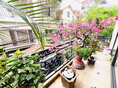 Nahf đẹp ngõ thông ô to vào nhà bồ đề 106m2,x  5 tầng, mặt tiền 4m,30 tỷ long biên. 4