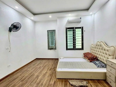 Bán nhà ngõ 1194 đường láng nhà đẹp dt 38m2 5 tầng mt 4.5m giá 9.6 tỷ 2