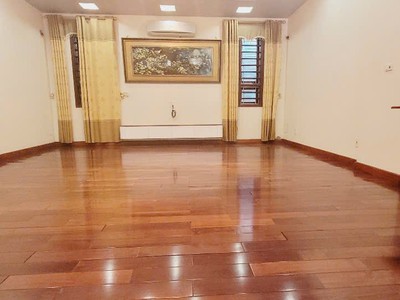 Cho thuê nhà 5 tầng mặt đường Phạm Văn Đồng, ph Thanh Bình, TP HD, 102m2, mt 6m, KD tốt 1