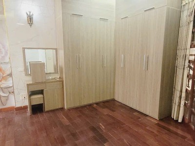 Cho thuê nhà 5 tầng mặt đường Phạm Văn Đồng, ph Thanh Bình, TP HD, 102m2, mt 6m, KD tốt 2