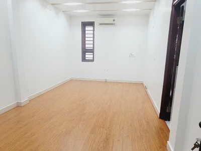 Cho thuê nhà 5 tầng mặt đường Phạm Văn Đồng, ph Thanh Bình, TP HD, 102m2, mt 6m, KD tốt 6