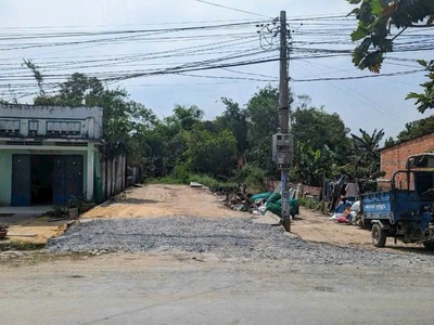 170,4 m2 thổ mặt tiền đường Bàu Sen, xã Hòa Khánh Đông, Đức Hòa giá 2,1 tỷ 2