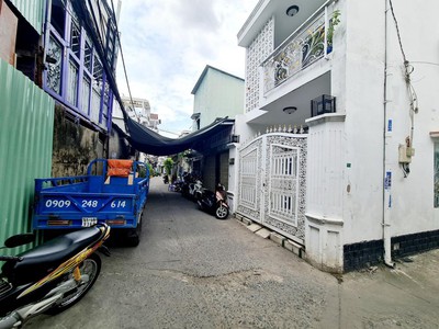 Bán nhà lô góc 2 mặt tiền, xe hơi ngủ trong nhà, gần Aeon Bình Tân, 45m , giá 3.55 tỷ 2