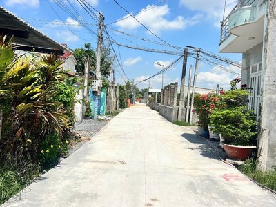 Kẹt tiền bán gấp 150m2- kế bên chợ mỹ hạnh nam - giá rẻ cho anh chị đầu tư ạ - 0