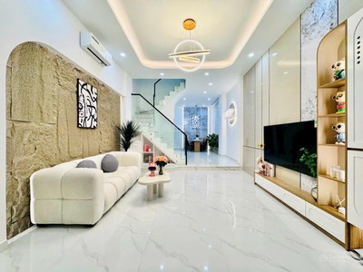 Bán nhà đường sư vạn hạnh, q.10, 80m , 3 tầng, 4pn, 9,x tỷ 1