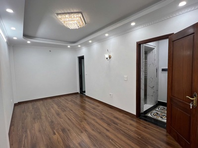 Bán nhà phố vọng, 10m ra mặt phố, thang máy, dt 36m2, 8.9 tỷ 2