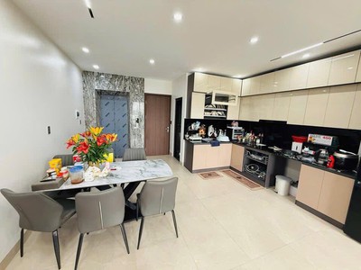 Ngọc thụy 15 tỷ 60m mặt tiền 5m thang máy,vỉa hè ô tô,view công viên,long biên 1