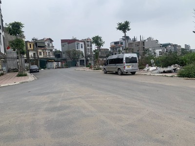 Ngọc thụy 15 tỷ 60m mặt tiền 5m thang máy,vỉa hè ô tô,view công viên,long biên 4