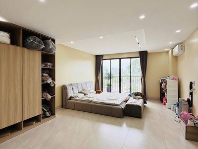 Ngọc thụy 15 tỷ 60m mặt tiền 5m thang máy,vỉa hè ô tô,view công viên,long biên 3