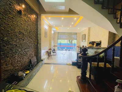 Bán nhà mặt tiền, Quận 7 - Diện tích: 5m x 18.5m - Giá bán: 13 tỷ 800 triệu 5