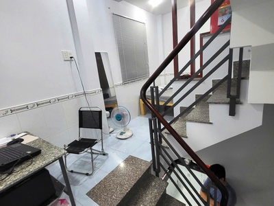 Bán nhà mới 3 tầng full nội thất, hẻm 4.5m, gần kha vạn cân - giá chỉ 2.6 tỷ  linh đông  shr 1
