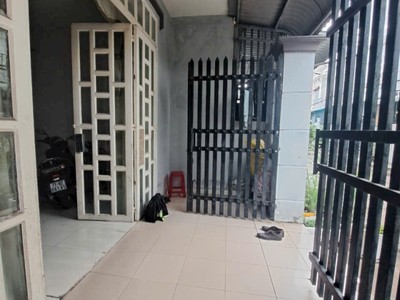 Bán nhà trệt lầu dĩ an,đường 2 xe hơi,gần svđ dĩ an,giá đầu tư 4